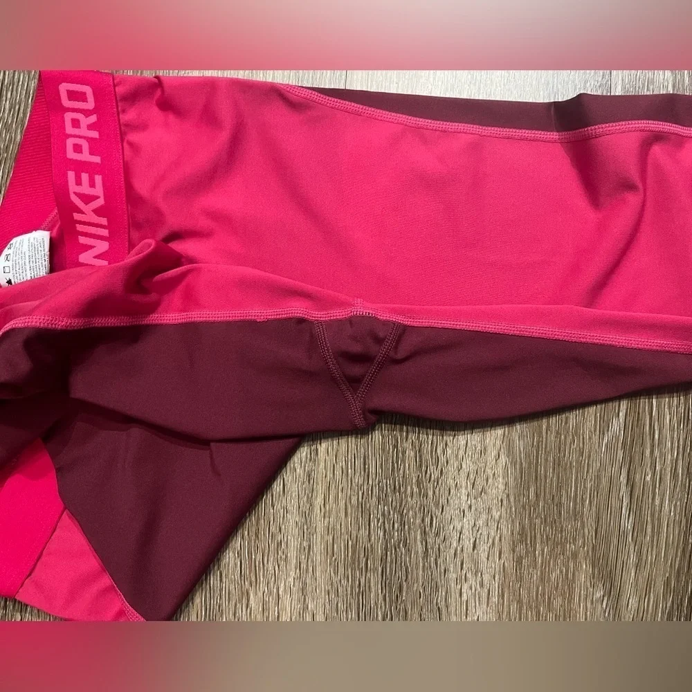 Nike Pro Two-Tone Capri Leggings in Fuchsia Force/Deep Garnet/Hyper Pink Medium